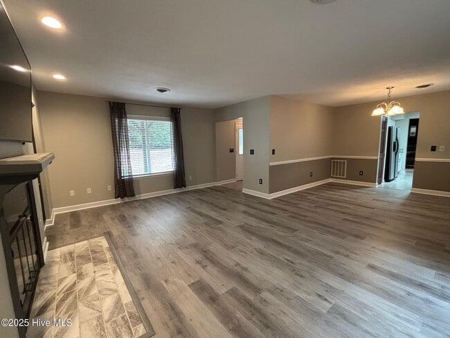 Building Photo - 140 Westchester Cir