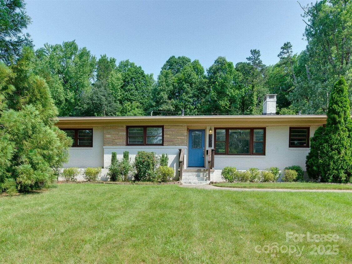Foto principal - 3921 Sheffield Dr