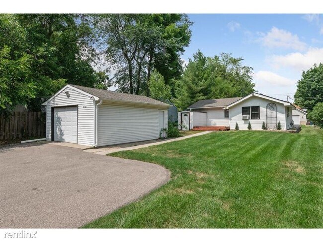 Building Photo - 2 br, 1 bath House - 5032 Crestview Rd