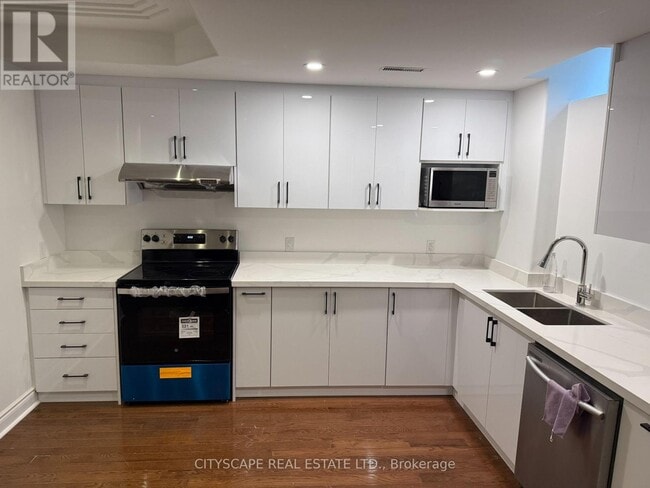 Photo du bâtiment - 5181 Churchill Meadows Blvd
