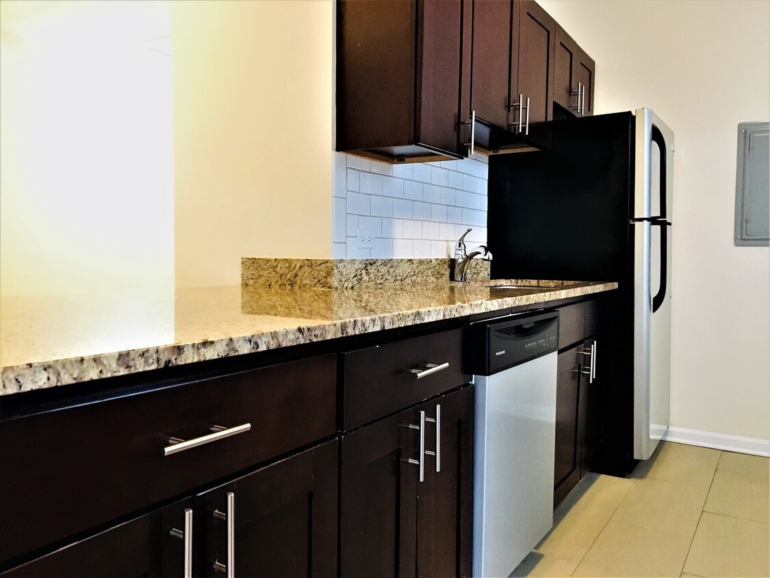 Foto principal - 4748 S Greenwood Ave