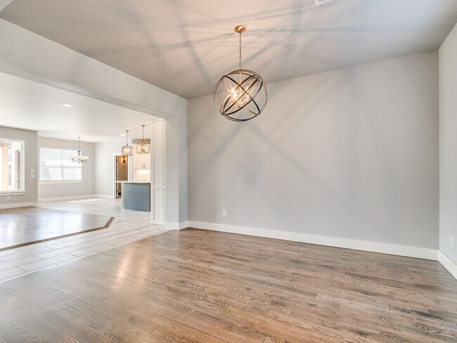 Foto del edificio - 5 Bedrooms + 3 Baths + Piedmont Schools