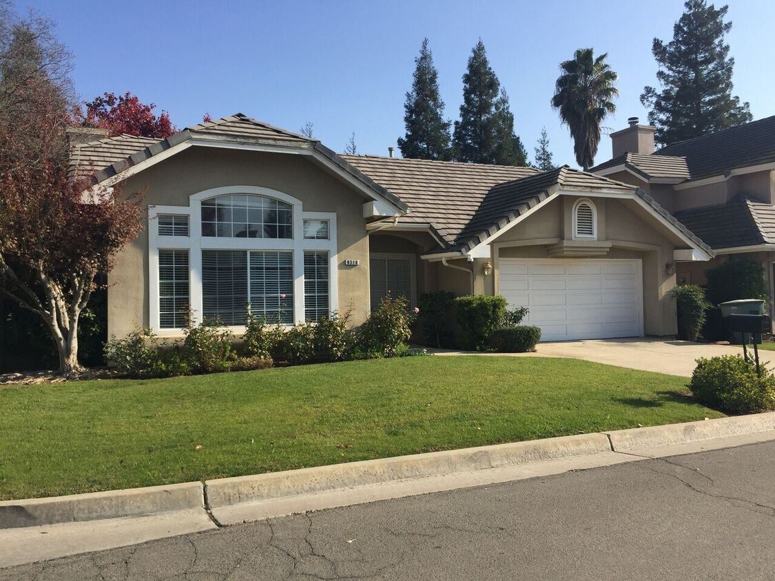Primary Photo - 9316 N Bramwell St