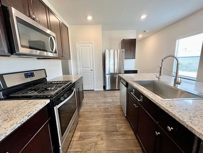 Foto del edificio - 4430 Lake Ritter St