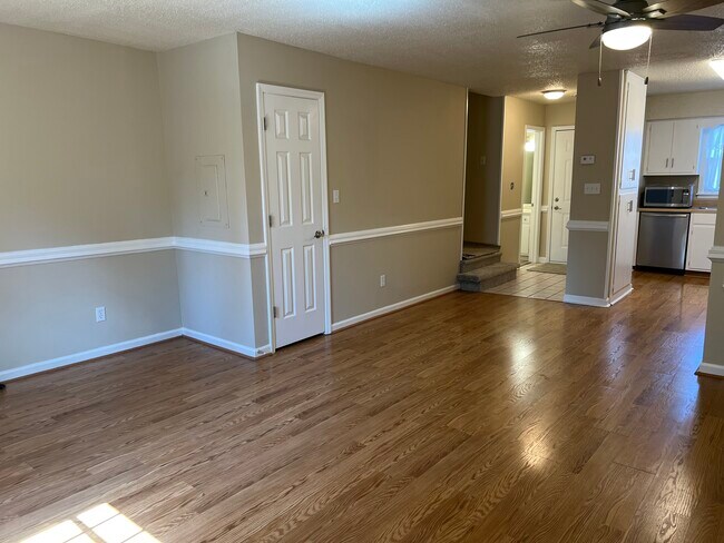 Building Photo - 210 Marinawoods Dr SE
