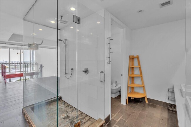 Building Photo - 1100 Biscayne Blvd