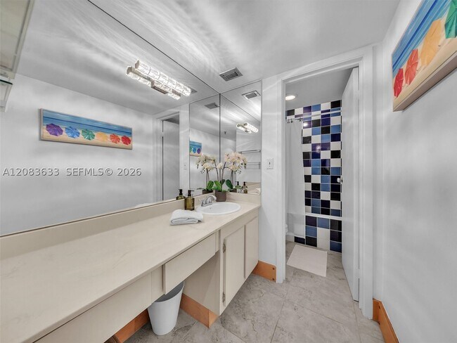 Foto del edificio - 2625 Collins Ave
