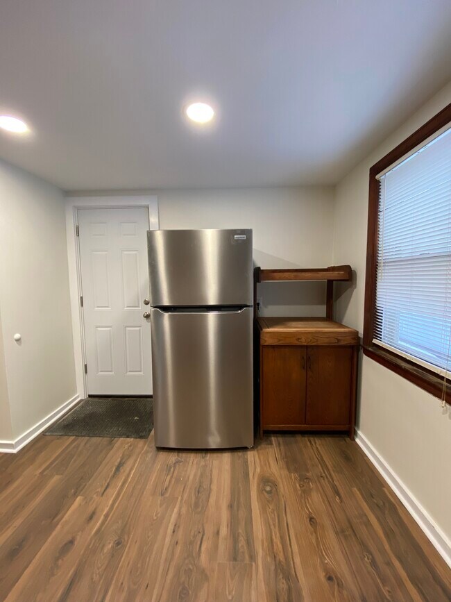 Building Photo - 1914 N Madison St