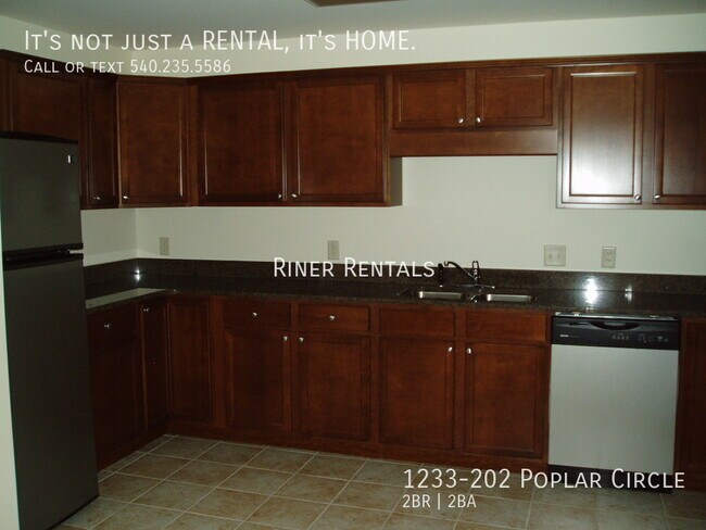 Foto del edificio - 1233 Poplar Cir