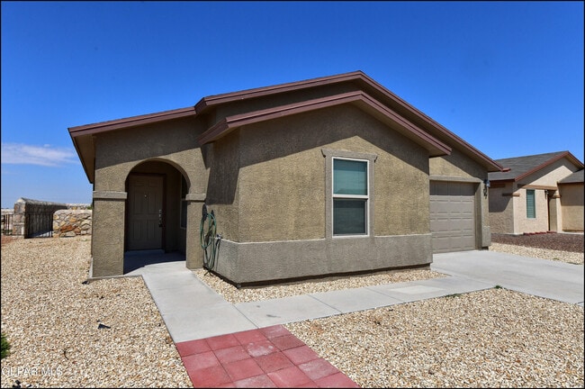 Building Photo - 741 Nuevo Desierto Dr