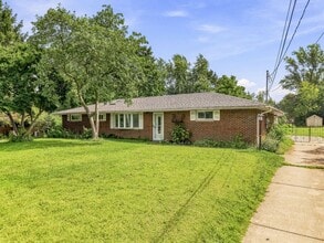 Building Photo - 1428 Laurel Dr