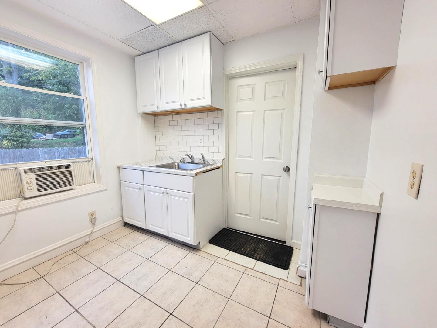 2153 11th St SW Akron, OH 44314 – photo 2