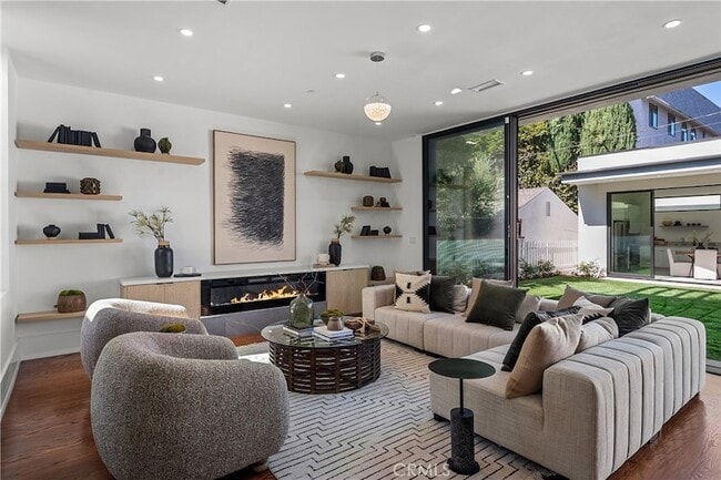 Foto del edificio - 14519 Greenleaf St