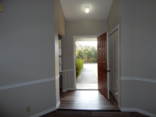 Foto del edificio - 4505 River Oaks Dr