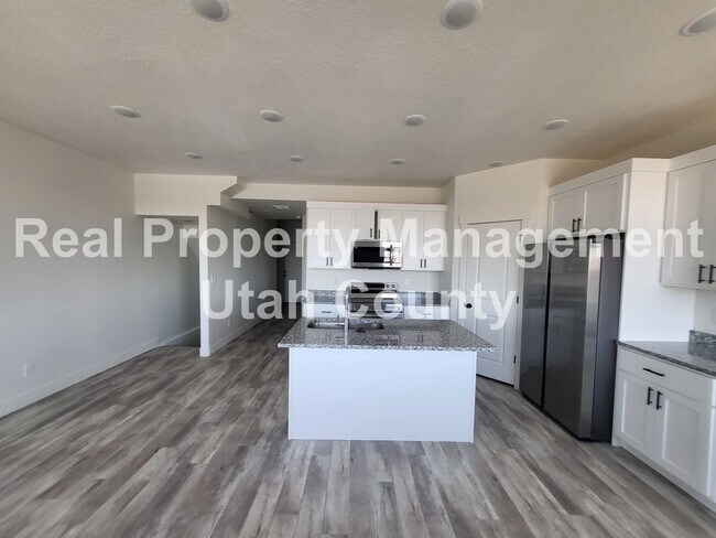 Foto del edificio - August 2024 Lease end Date
