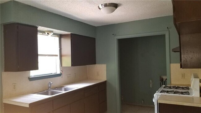 Foto del edificio - 6207 Adalee Ave