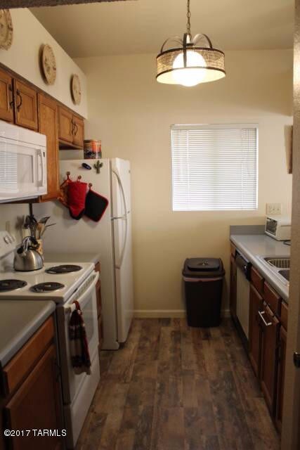 Building Photo - 2166 N Pantano Rd