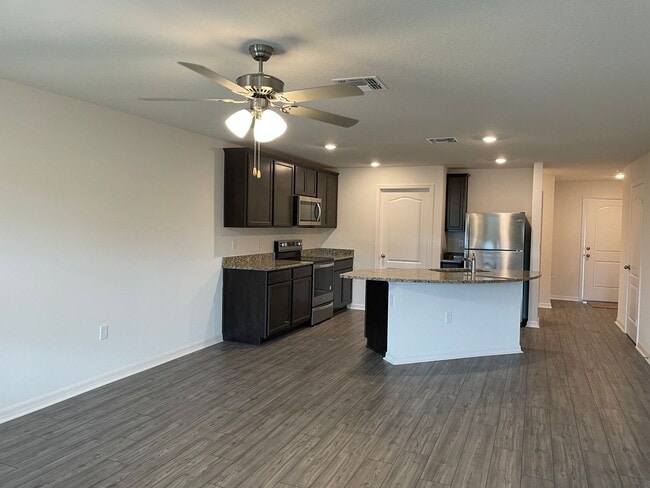 Building Photo - Cozy 2 Bed/2.5 Bath Townhome FOR RENT in t...