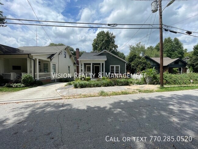 Foto del edificio - 356 Sinclair Ave NE