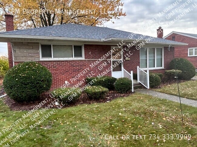 Building Photo - 2431 Pinetree Dr