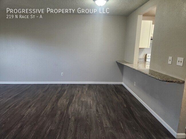 Foto del edificio - Great deal on this spacious 3 bedroom, 2.5...