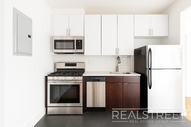 Foto del edificio - LUXURY 2 Bed in Queens!