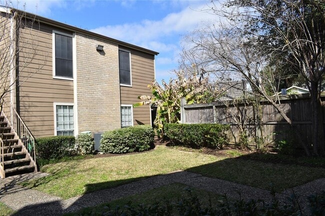 Building Photo - 1860 White Oak Dr