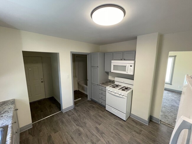 Building Photo - 1114 Hays Park Ave