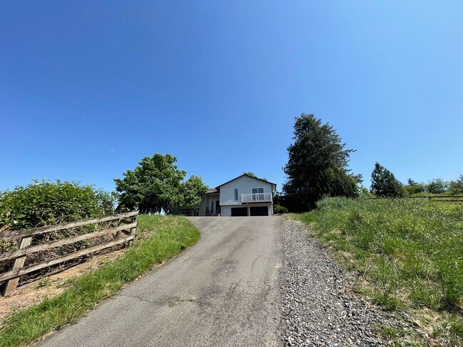 Foto del edificio - 27 Acres of Private Valley Remodeled Home In Damascus 3Bd/3Ba with Basement!!! Beautiful Deck wit...