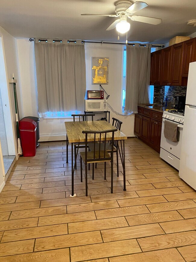 Foto del edificio - 708 E 44th St
