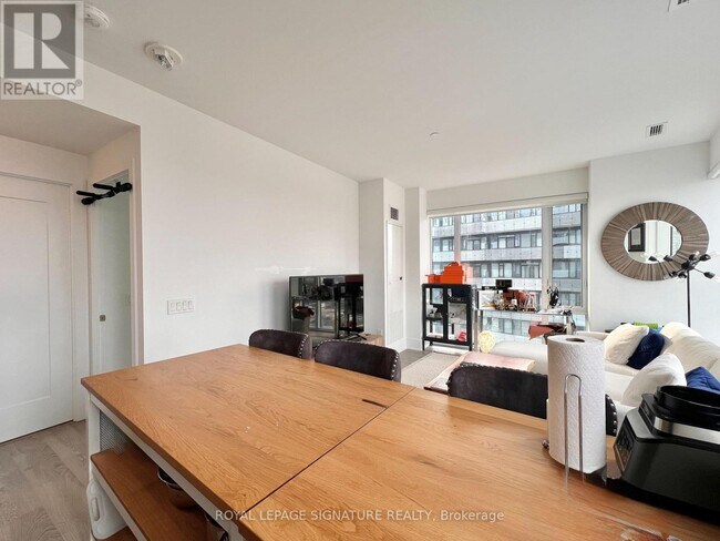 Building Photo - 470 Front St W