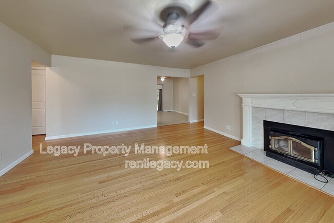 Photo - 8604 Midfield Way House
