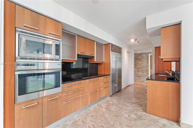 Foto del edificio - 1331 Brickell Bay Dr