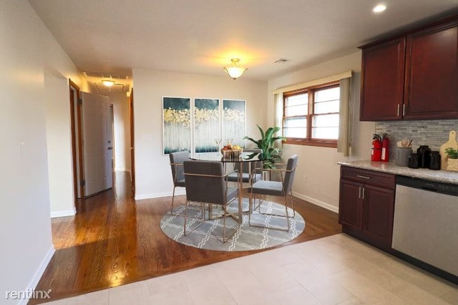 Building Photo - 3 br, 1 bath Apartment - 70 Haverhill