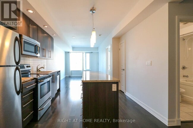 Building Photo - 238 Besserer St