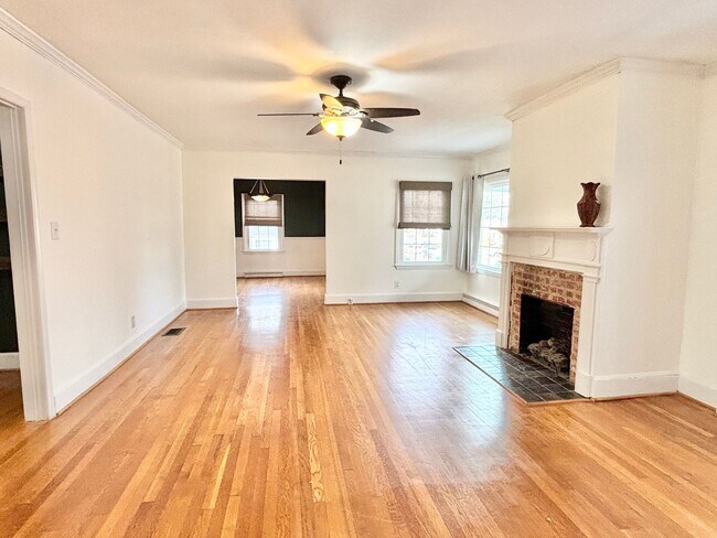 Foto del edificio - Spacious 3 Bedroom Convenient to Downtown High Point!