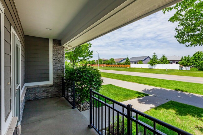 Building Photo - GREAT LOCATION!! 3 Bedroom, 2.5 Bathroom Townhome in Waukee!