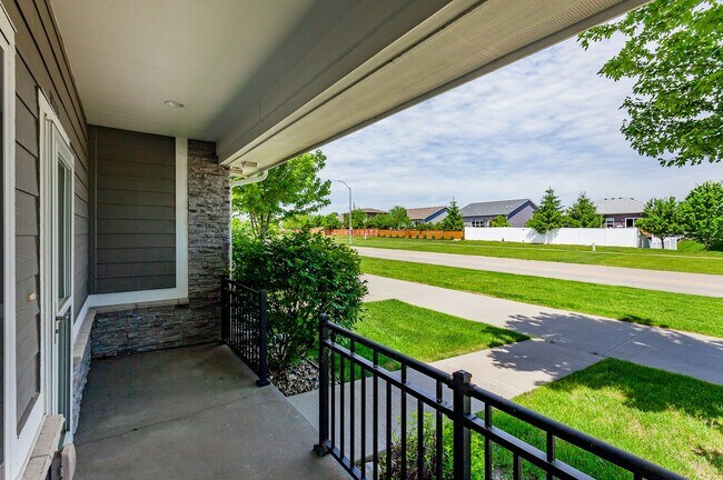 Foto del edificio - GREAT LOCATION!! 3 Bedroom, 2.5 Bathroom Townhome in Waukee!
