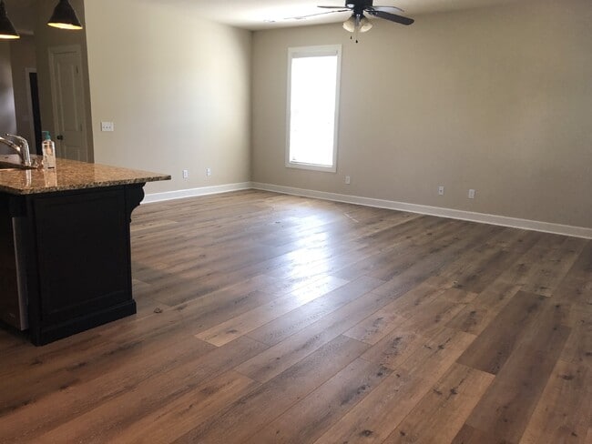 Building Photo - 3BD 2.5 BA TOWNHOME FOR RENT IN COOPER SQ