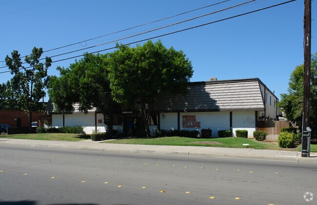 Foto del edificio - Tudor Village