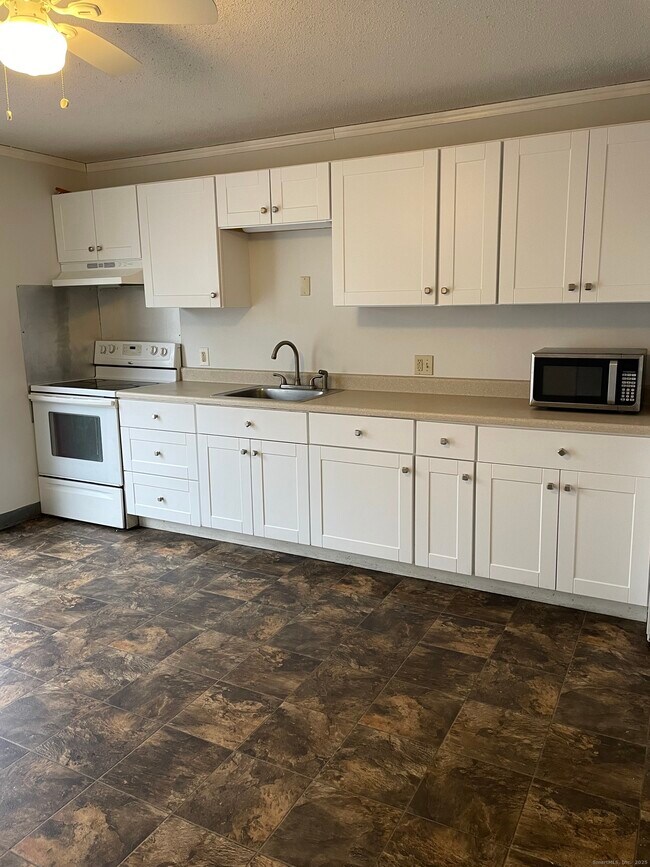 Foto del edificio - 88 Wakelee Rd