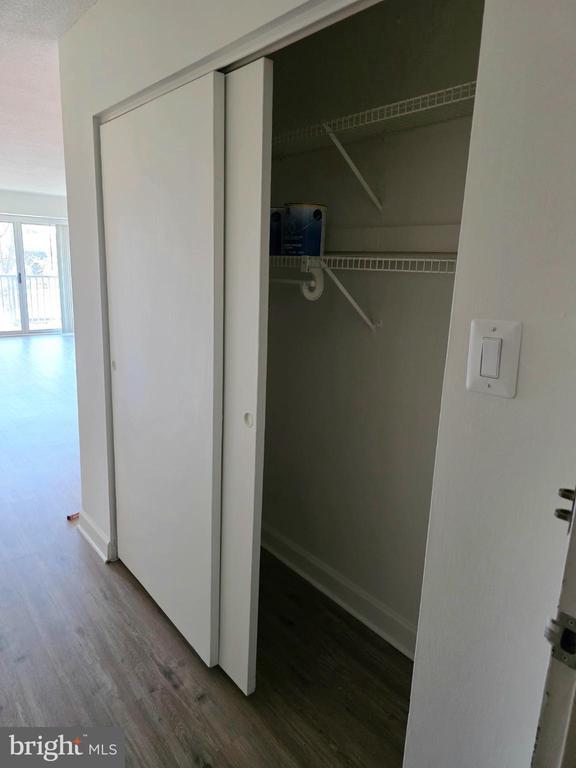 Building Photo - 1300 Army Navy Dr