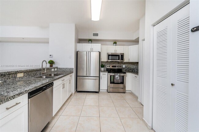 Foto del edificio - 7290 NW 114th Ave