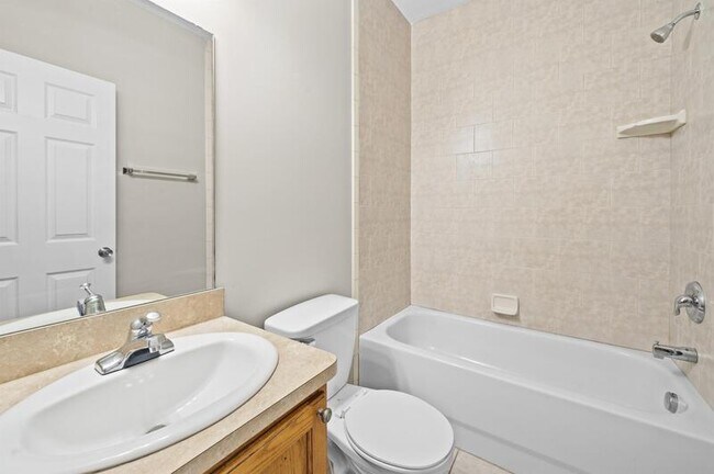 Foto del edificio - 14100 Webster Dr