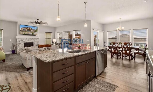 Foto del edificio - 6687 Rolling Creek Dr