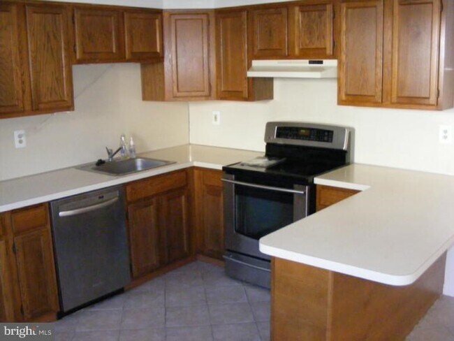 Building Photo - 655 Coates Ln