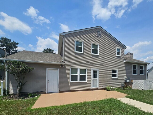 Foto del edificio - 4 bedroom house in Prince George