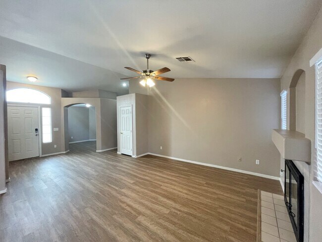 Building Photo - 104 Cloudcrest Dr