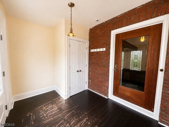 Foto del edificio - 2 Cloverhill Pl