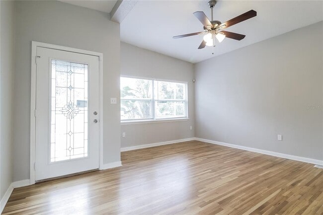 Foto del edificio - 3404 Paris Pl